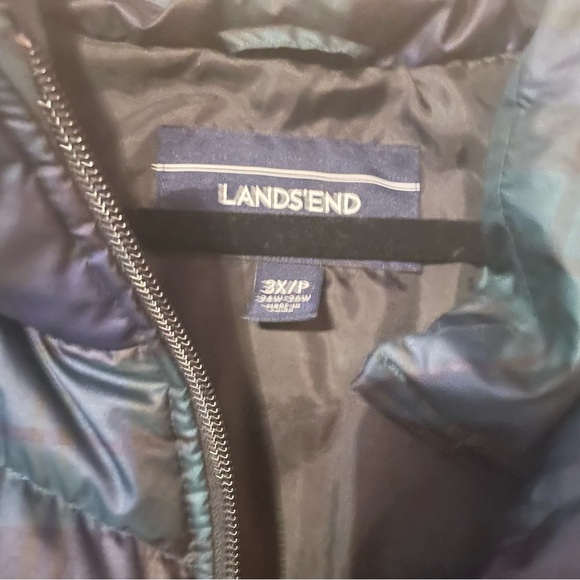 Lands End down quilt puffer vest in plaid Zipper in front and two side pockets - Picture 6 of 7